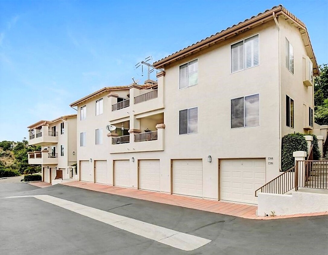 Primary Photo - La Costa Carlsbad 2 Bed 2 Bath Condo in Sp...