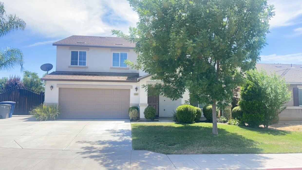 Primary Photo - 5 Bedroom / 2.5 Bathroom for rent $2,995
