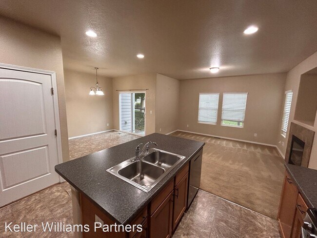 Building Photo - 3 br, 3 bath House - 1652 Rustlers Roost Dr
