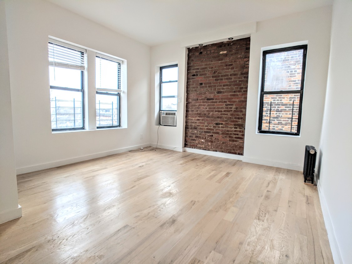 Foto principal - 220 E 23rd St