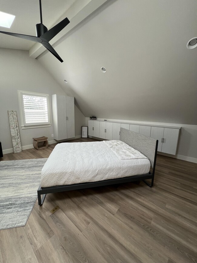 Building Photo - 305 Bel Aire Dr