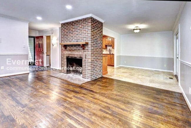 Building Photo - Spacious 3-Bed Home with Attached Garage i...