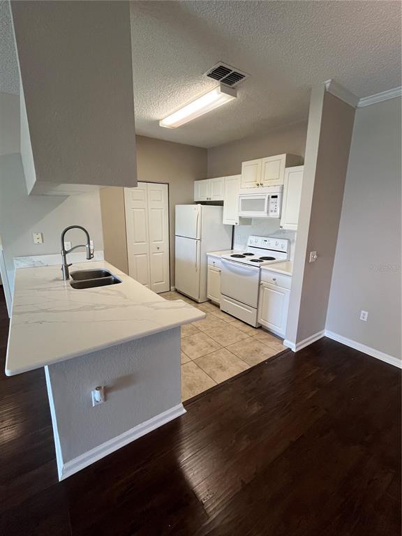 Foto del edificio - 2224 Arbor Lakes Cir