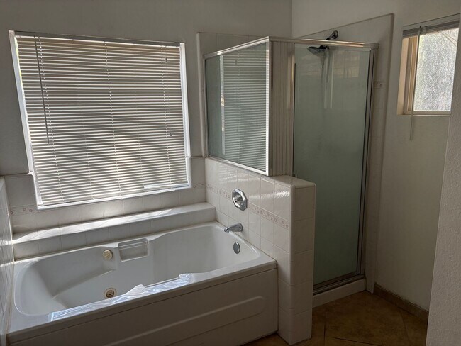 Foto del edificio - 15049 Pinehurst Way