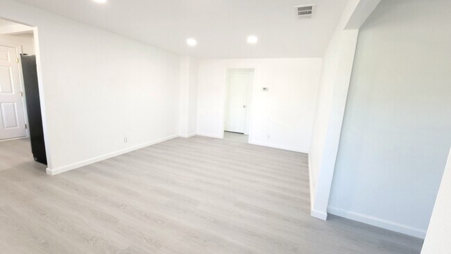 Foto del edificio - 6265 Wilma Ave