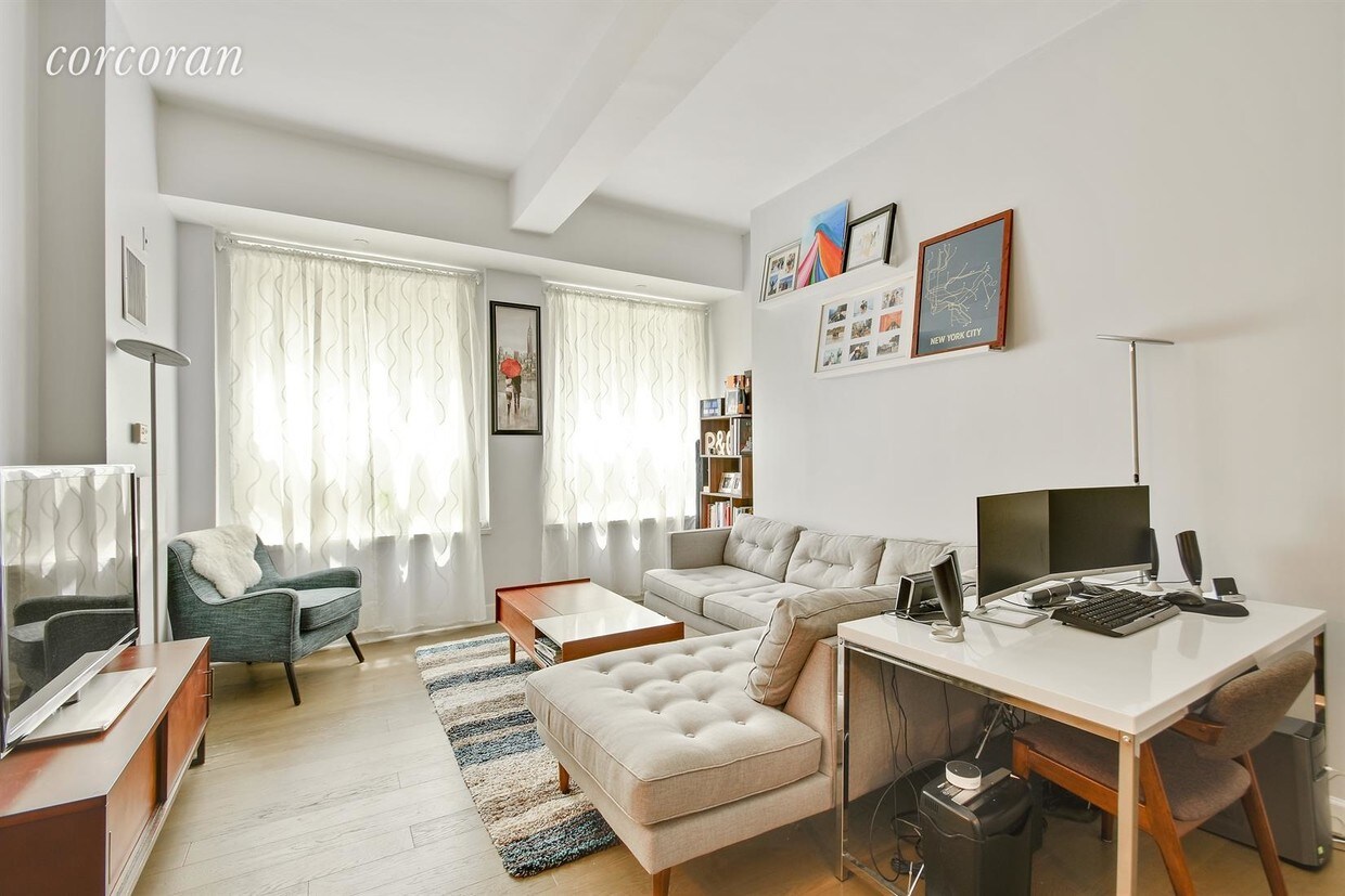 Living Room - 88 Greenwich St