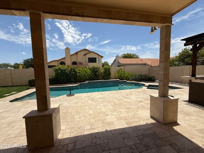 Foto del edificio - 3611 N 109th Dr