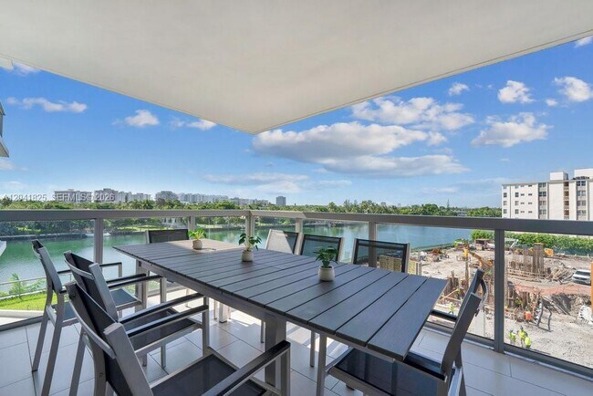 Foto del edificio - 9261 E Bay Harbor Dr