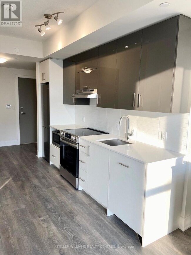 Building Photo - 188 Fairview Mall Dr