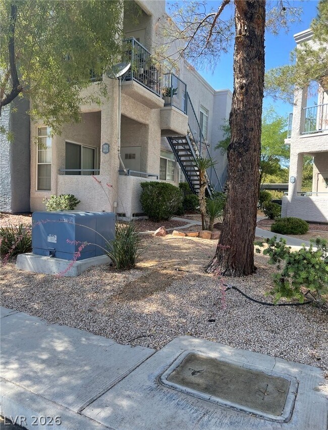 Building Photo - 2201 Ramsgate Dr
