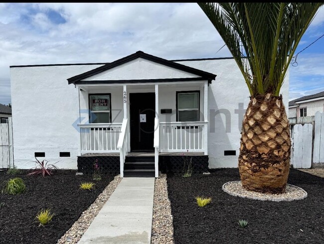 Building Photo - Unit Main House