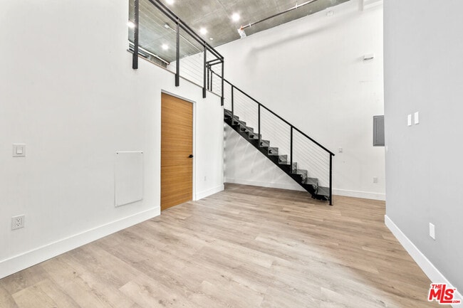 Building Photo - 11013 Hartsook St