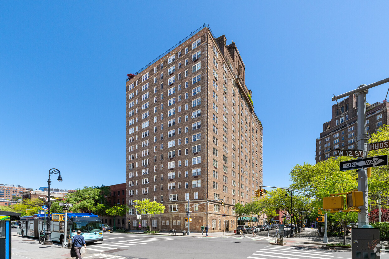 Foto principal - 299 W 12th St