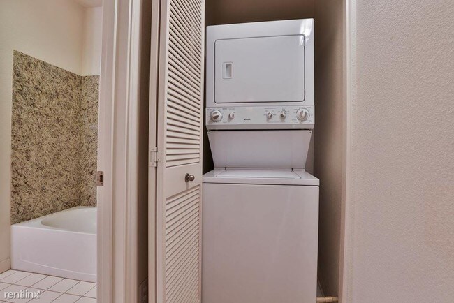 Foto del edificio - 1 br, 1 bath - 1445 Fruitdale Ave Unit 122