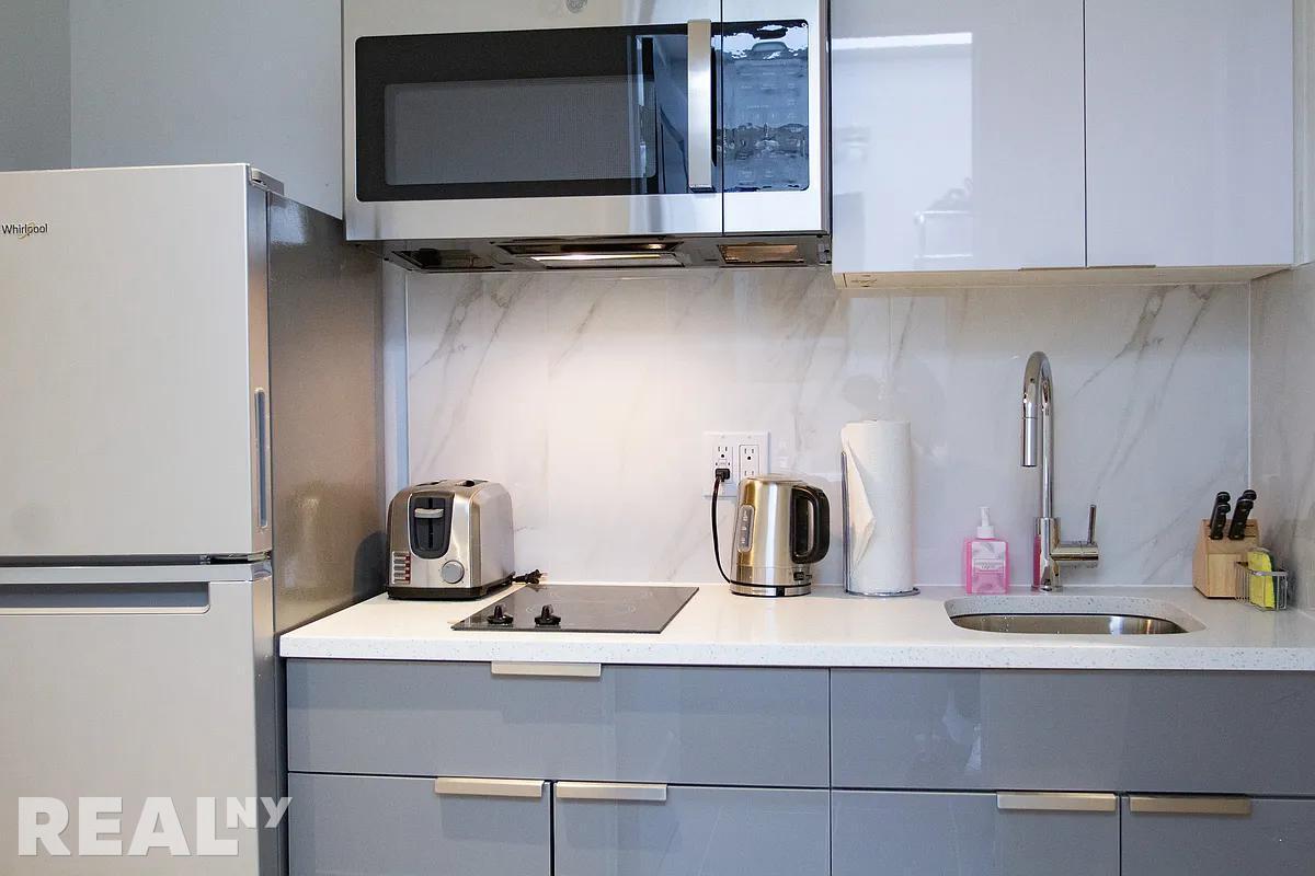 Primary Photo - 143 East 36th Street