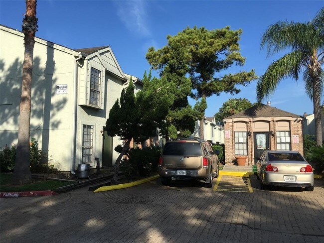 Building Photo - 8640 Victorian Village Dr