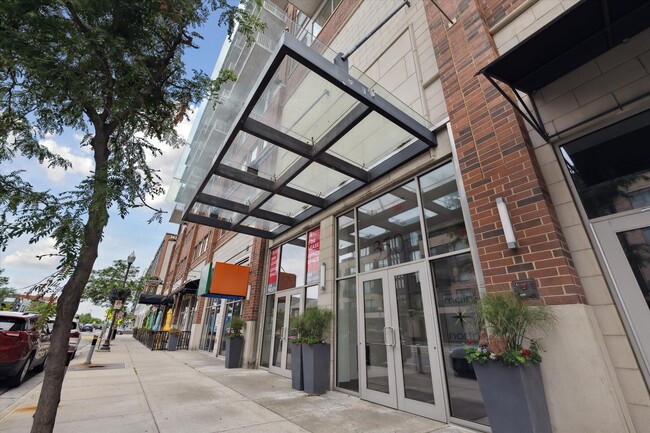 Building Photo - 350 N Main St