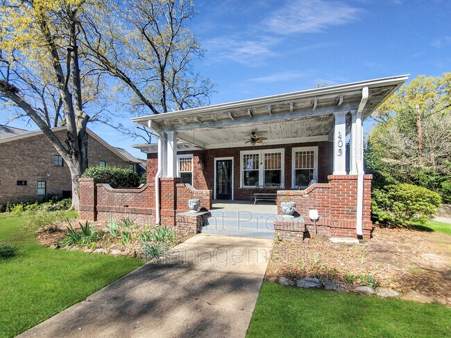 Building Photo - 409 Townes St