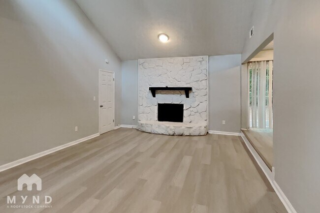 Foto del edificio - 3047 Brook Hollow Dr
