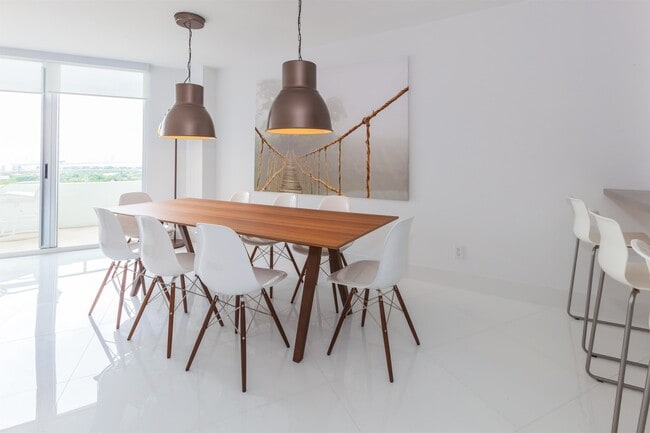 Photo - 5161 Collins Ave Townhome