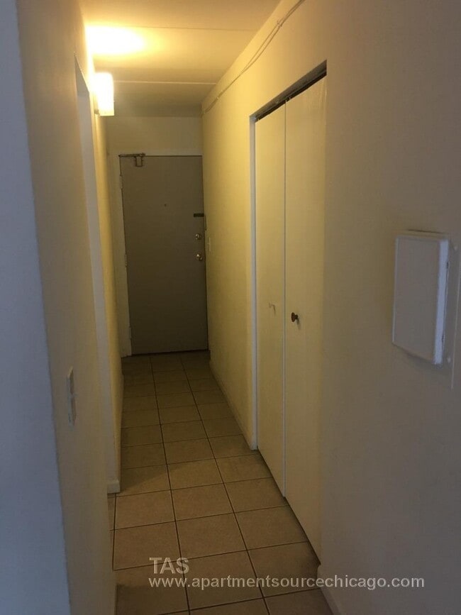 Photo - 6821 N Sheridan Rd Apartment