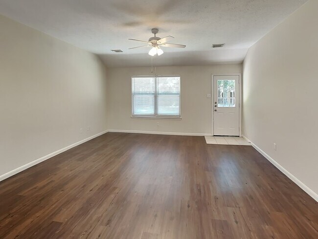 Building Photo - Fantastic Home!