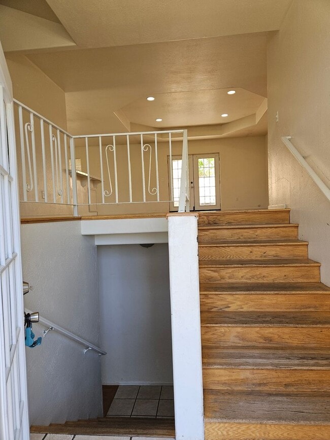 Building Photo - Beautiful custom home