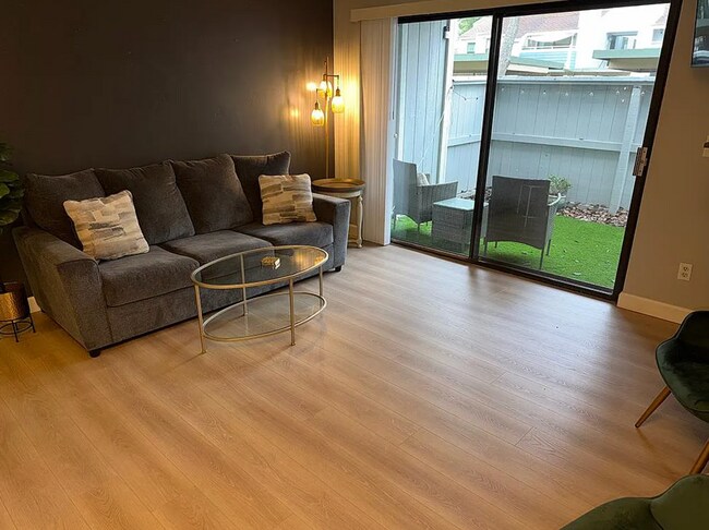 Building Photo - 750 Del Verde Cir