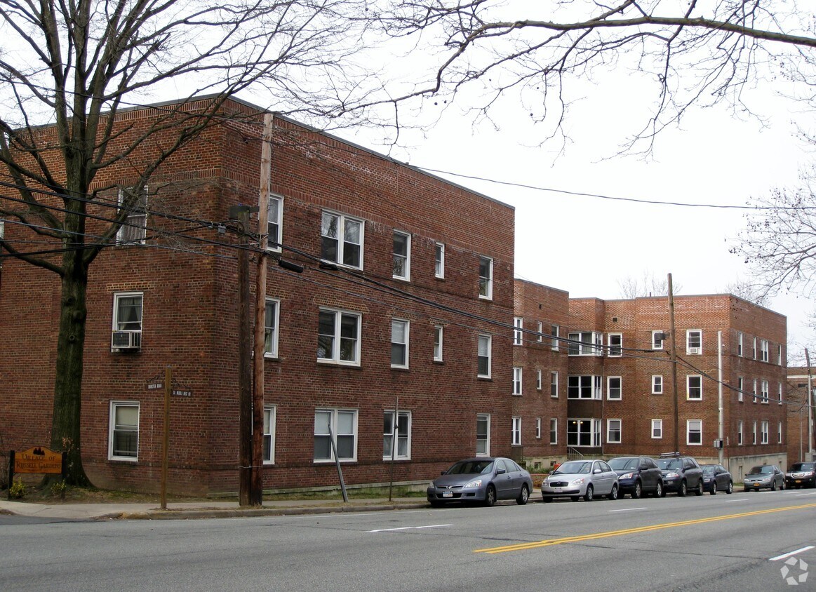 The Russell House South Apartments in Great Neck, NY