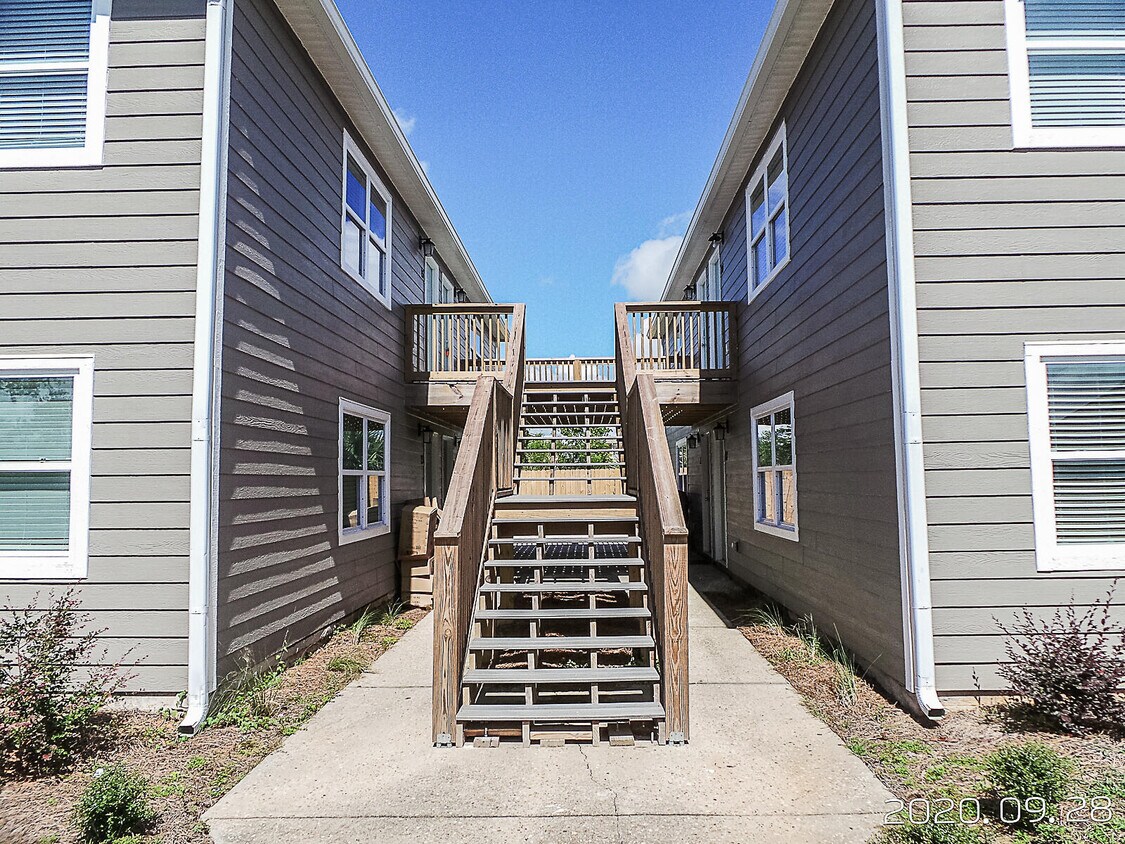 Primary Photo - 723 S Berthe Ave