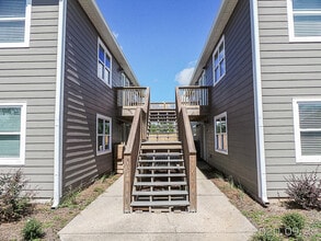 Building Photo - 723 S Berthe Ave