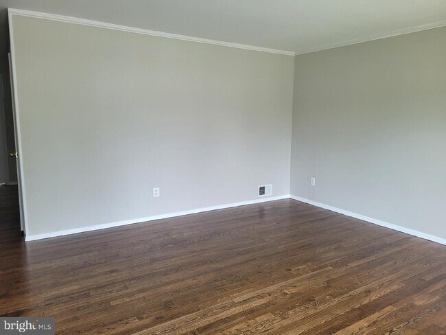 Building Photo - 1043 Welsh Dr