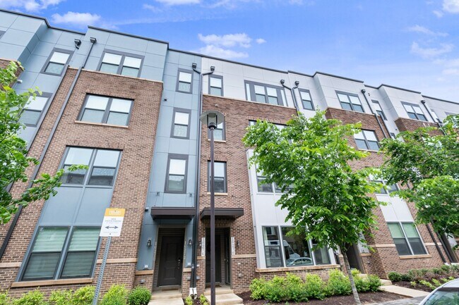 Stunning 2 BR/2.5 BA Townhome in Rockville! - Stunning 2 BR/2.5 BA Townhome in Rockville!