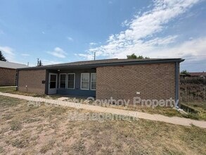 Building Photo - 142 S Cribbon Ave