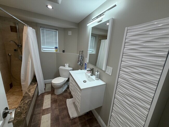 Building Photo - 44 Broadlawn Dr