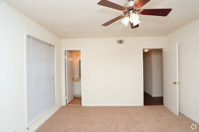 Interior Photo - Highland Willows