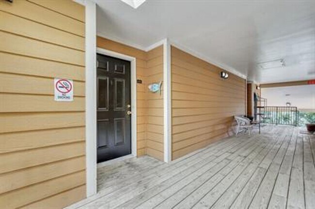 Foto del edificio - RATE DROP ALERT (was $2100/month) AND SUMM...