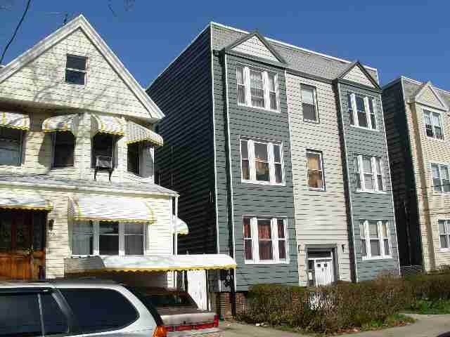 Building Photo - 8 Sheffield Ave