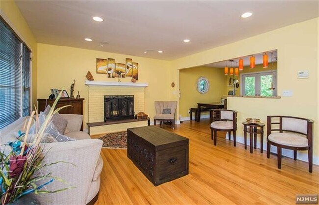 Foto del edificio - 94 Alexander Ave