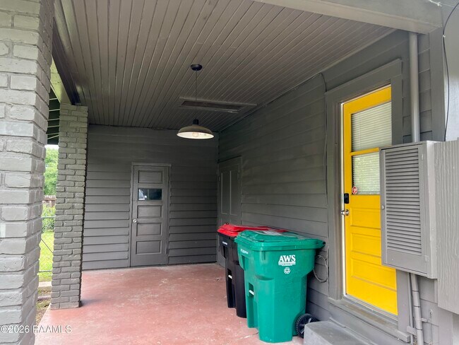 Foto del edificio - 135 Oak Crest Dr
