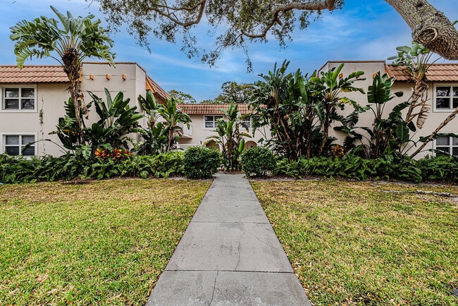 Building Photo - 715 20th St