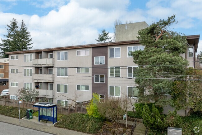 Building Photo - 2500 NE 65th St