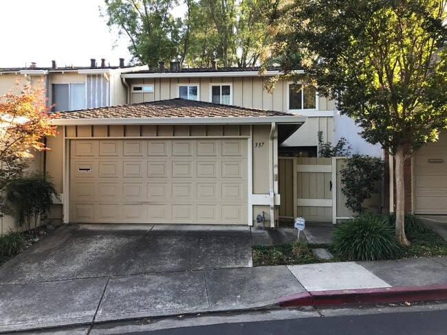 Building Photo - 337 Kinross Dr