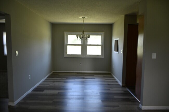 Foto del edificio - 714 E Nance Dr