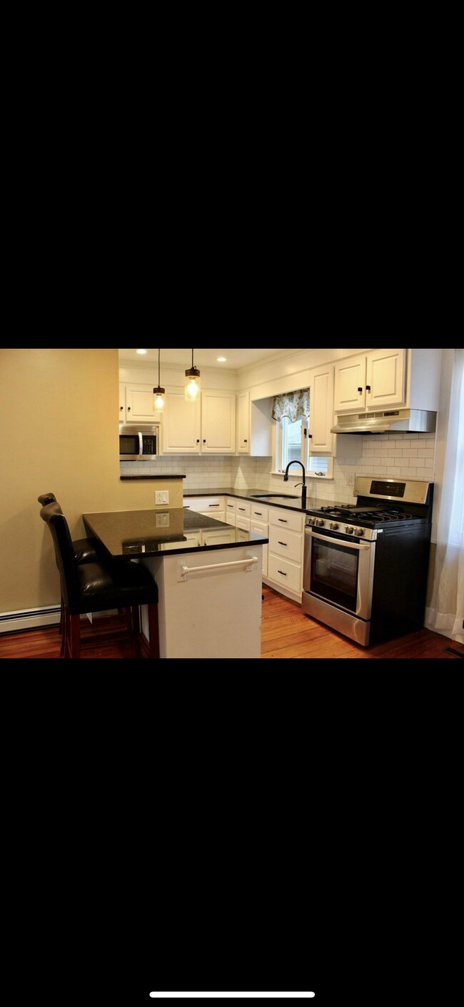 Building Photo - 368 N Elm St
