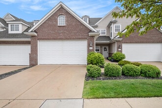 Building Photo - 2925 N Knightsbridge Cir