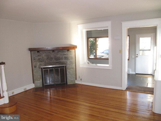 Building Photo - 136 Winchester Rd