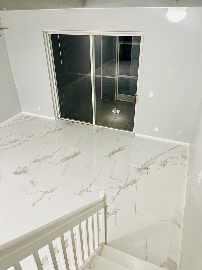 Building Photo - 1928 Madeira Dr