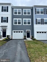 Building Photo - 166 Munsee Cir