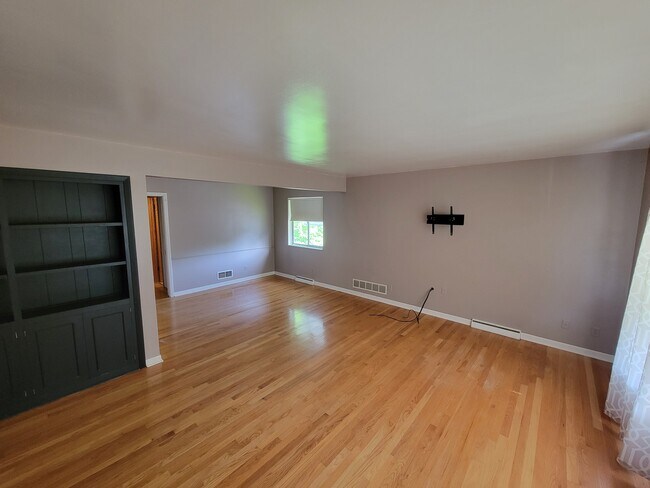 Living Room - 1835 Cromwell Dr